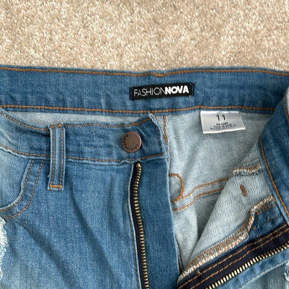 🦋 Ripped jeans 🦋 - Picture 2 of 3